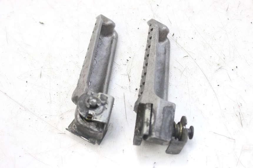photo de PAIR OF REAR FOOTRESTS KAWASAKI ZX-6R ZX6R 600 (1995 - 1997) - Zoom on usage condition