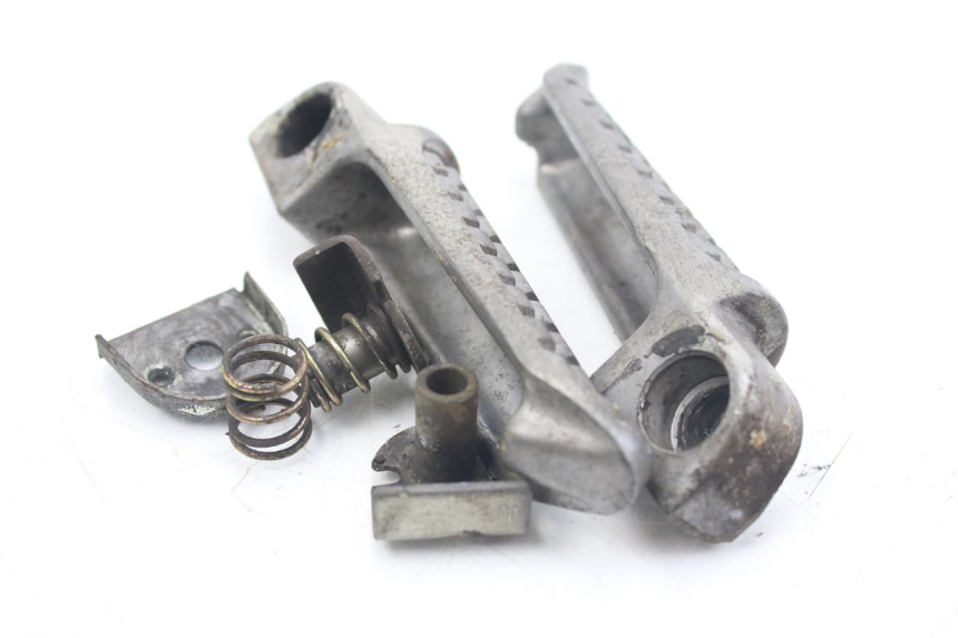 photo de PAIR OF REAR FOOTRESTS KAWASAKI ZZR 600 (1995 - 2004) - Zoom on usage condition