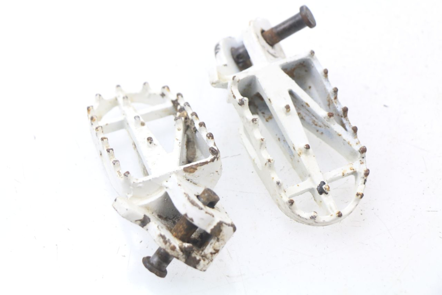 photo de PAIR OF FRONT FOOTRESTS ORION AGB37 CRF1 DIRT BIKE 125 (2013 - 2021) - Zoom on usage condition