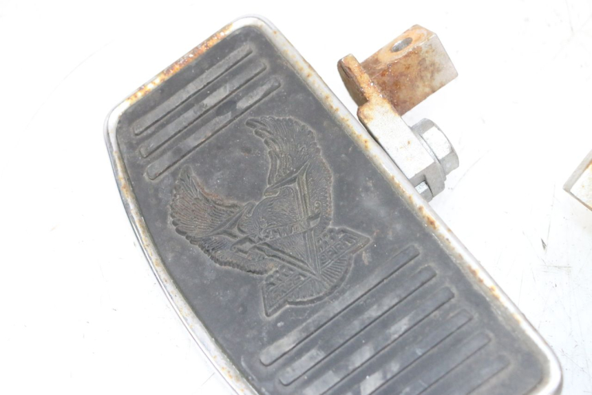 photo de PAIR FRONT FOOTREST HYOSUNG GV AQUILA 125 (2000 - 2009) - Distinctive features