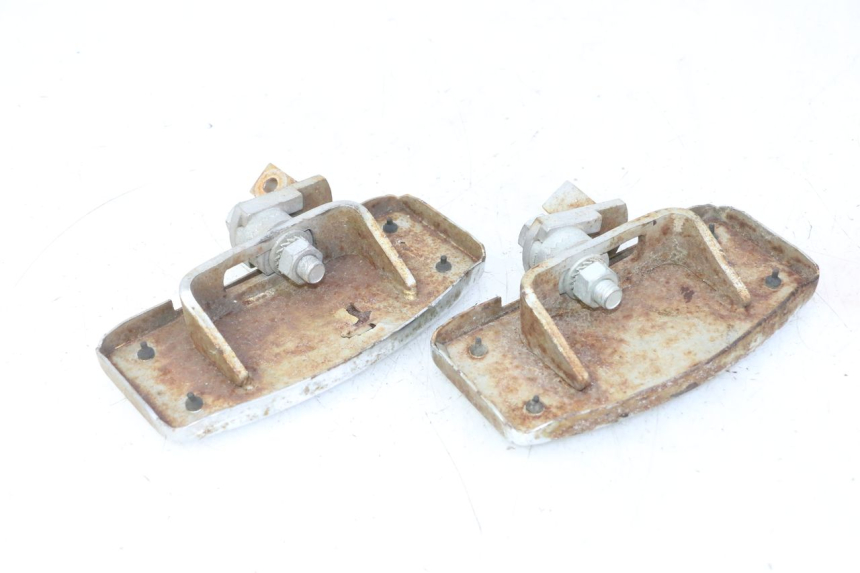 photo de PAIR FRONT FOOTREST HYOSUNG GV AQUILA 125 (2000 - 2009) - Zoom on usage condition