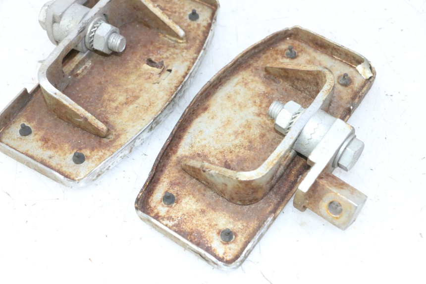 photo de PAIR FRONT FOOTREST HYOSUNG GV AQUILA 125 (2000 - 2009) - Technical close-up