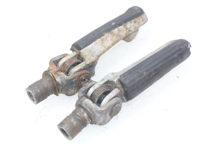 photo de PAIR OF FRONT FOOTRESTS HONDA CBR RR FIREBLADE 900 (1992 - 1994) - Zoom on usage condition