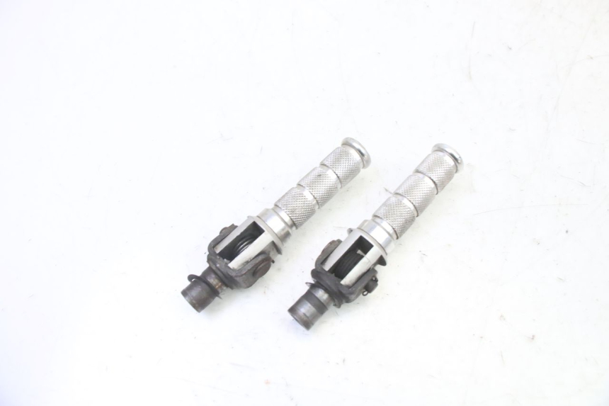 photo de PAIR OF FRONT FOOTRESTS HONDA CBR RR FIREBLADE 900 (1992 - 1994) - Zoom on usage condition