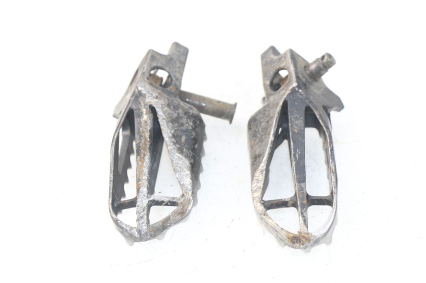 photo de PAIR FRONT FOOTREST HONDA CRF CR-F 450 (2005 - 2008) - Technical close-up