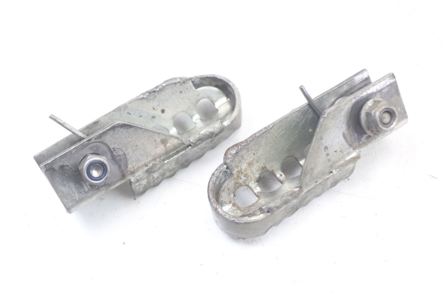 photo de PAIR FRONT FOOTREST DERBI SENDA SM DRD X-TREME 50 (2011 - 2017) - Technical close-up