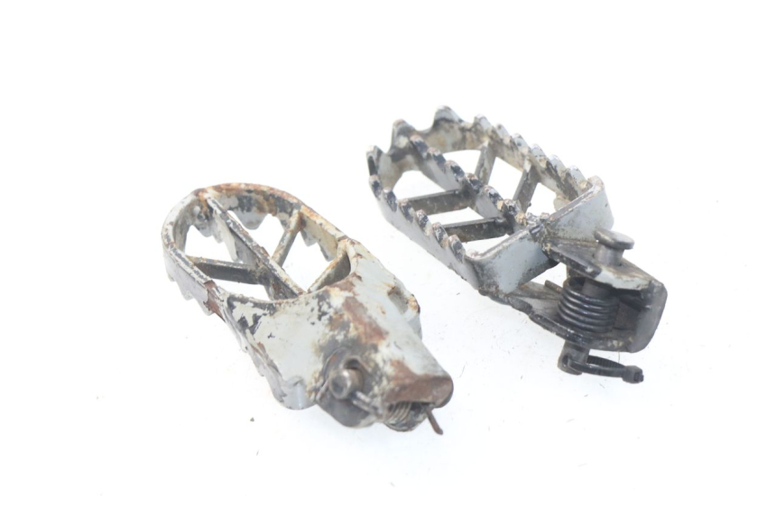 photo de PAIR OF FRONT FOOTRESTS LONCIN DIRT BIKE 125 - Component detail