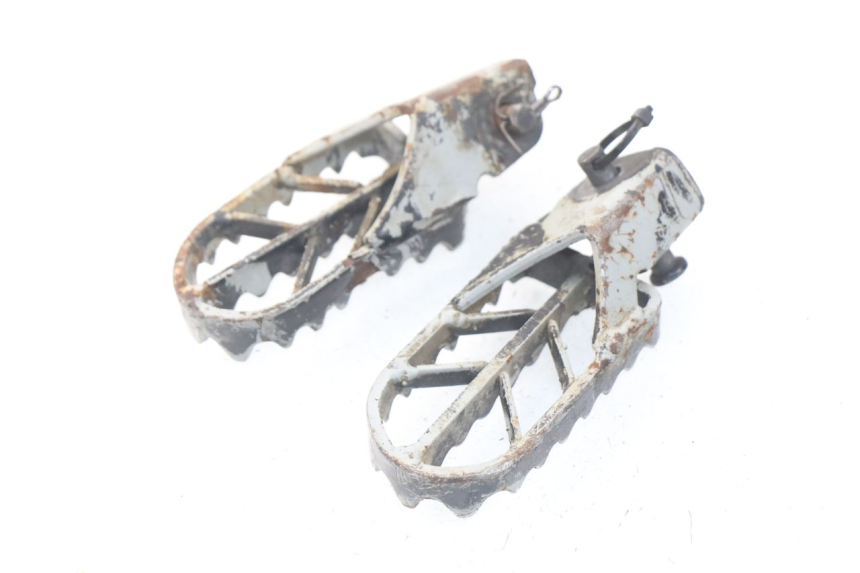 photo de PAIR OF FRONT FOOTRESTS LONCIN DIRT BIKE 125 - Zoom on usage condition
