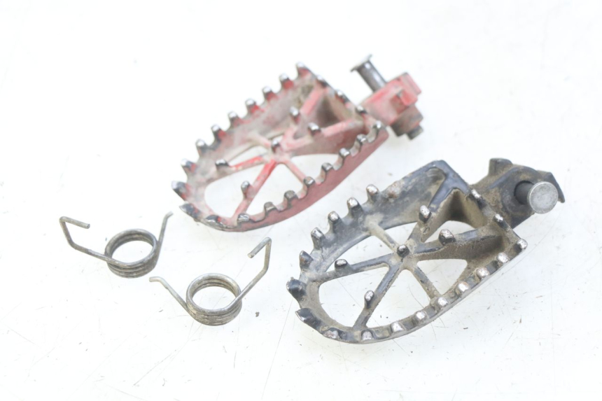 photo de PAIR OF FRONT FOOTRESTS APOLLO DIRT BIKE 125 (2010 - 2018) - Main view