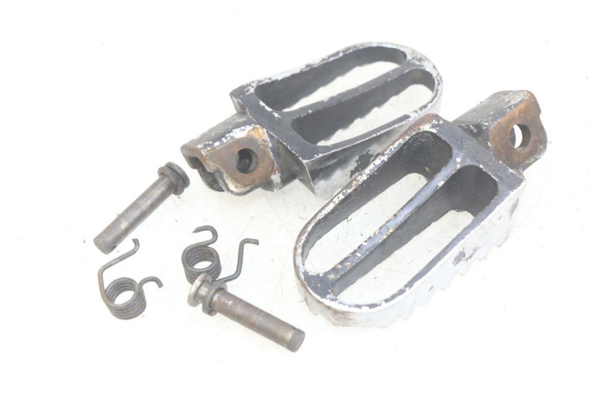photo de PAIR OF FRONT FOOTRESTS LONCIN DIRT BIKE 125 - Component detail