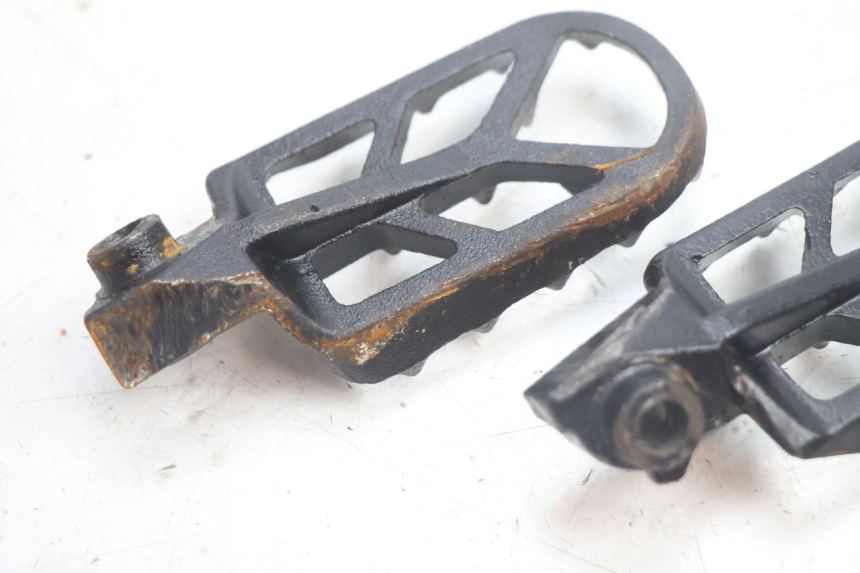 photo de PAIR FRONT FOOTREST MINI MX DRIFT 150 - Surface and material condition