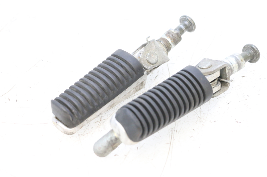 photo de PAIR OF FRONT FOOTRESTS YAMAHA FZS FAZER 600 (1998 - 2001) - Main view