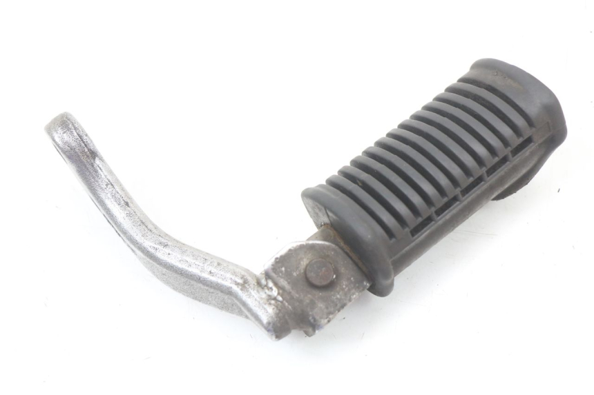 photo de PAIR FRONT FOOTREST SUZUKI GN 125 (1997 - 2000) - Fixing points details