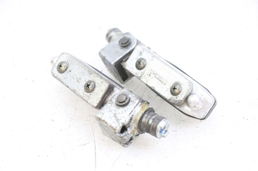 photo de PAIR FRONT FOOTREST SUZUKI GSF N BANDIT 600 (1996 - 1999) - Zoom on usage condition