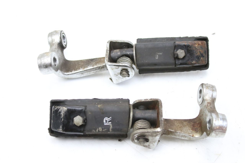 photo de PAIR OF FRONT FOOTRESTS SYM HUSKY 125 (1999 - 2005) - Alternative perspective