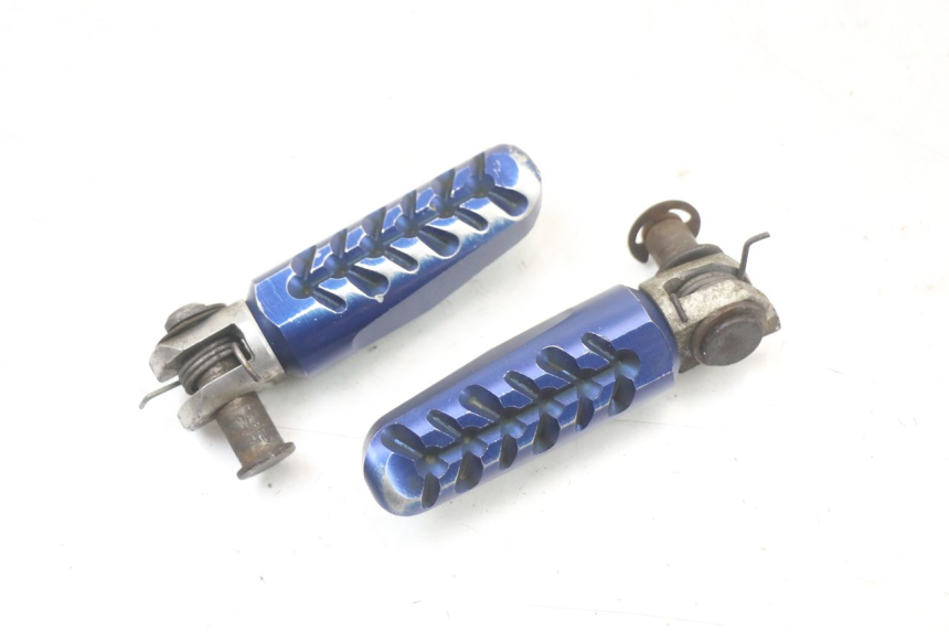 photo de PAIR FRONT FOOTREST KAWASAKI ZR7 ZR-7 S 750 (1999 - 2004) - Zoom on usage condition