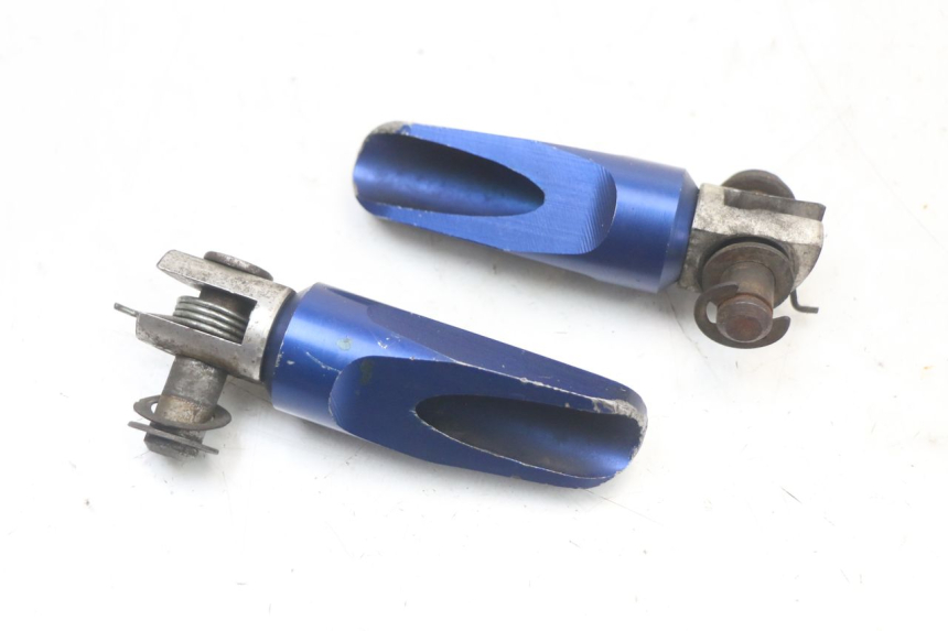 photo de PAIR FRONT FOOTREST KAWASAKI ZR7 ZR-7 S 750 (1999 - 2004) - Alternative perspective