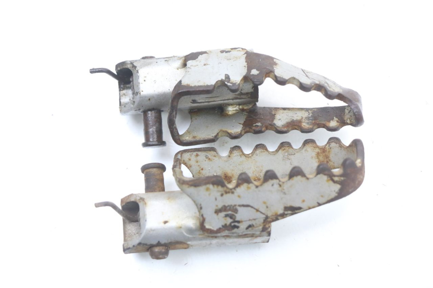 photo de PAIR FRONT FOOTREST KAWASAKI KDX 125 (1990 - 1991) - Zoom on usage condition