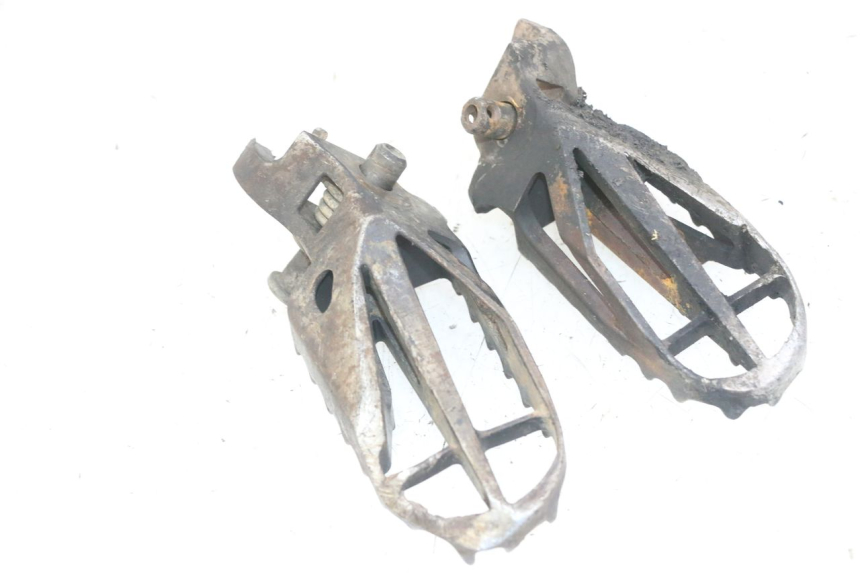 photo de PAIR FRONT FOOTREST KAWASAKI KX F KXF 450 (2009 - 2011) - Fixing points details