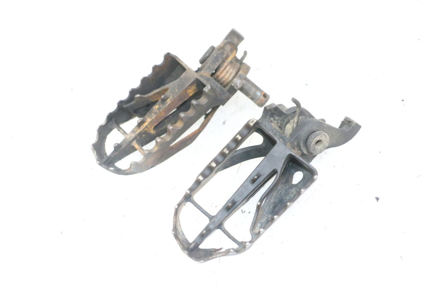 photo de PAIR FRONT FOOTREST KAWASAKI KX F KXF 450 (2009 - 2011) - Markings and original references