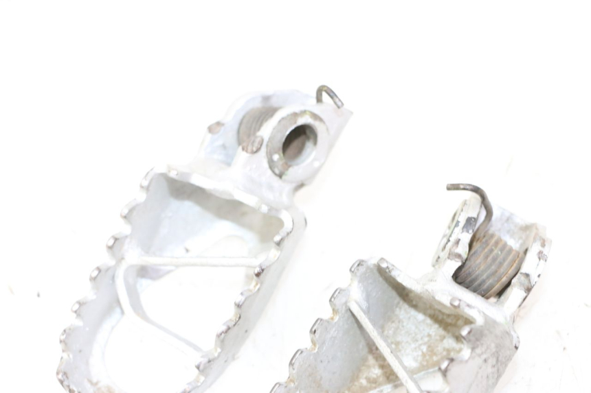photo de PAIR FRONT FOOTREST KAWASAKI KX 65 (2000 - 2019) - Surface and material condition