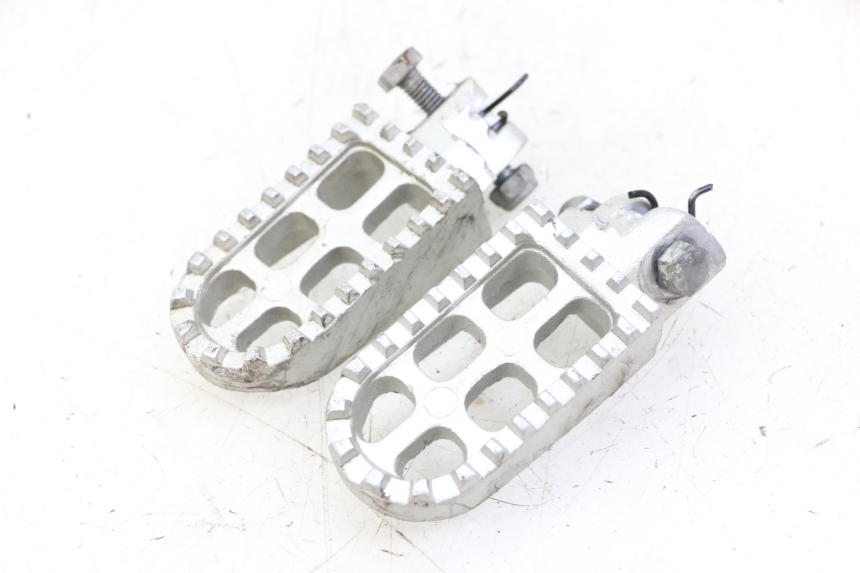 photo de PAIR OF FRONT FOOTRESTS LONCIN DIRT BIKE 125 - Main view