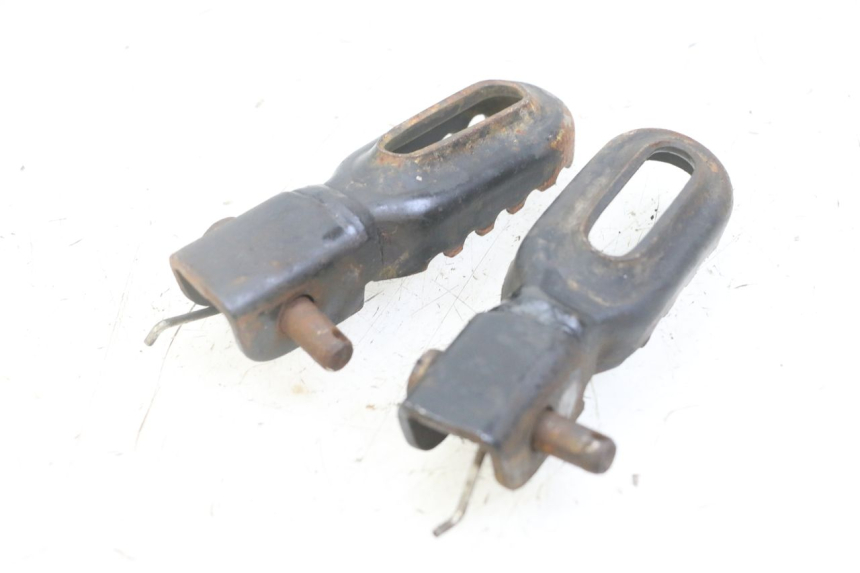 photo de PAIR FRONT FOOTREST MBK X-LIMIT XLIMIT 50 (2007 - 2012) - Zoom on usage condition