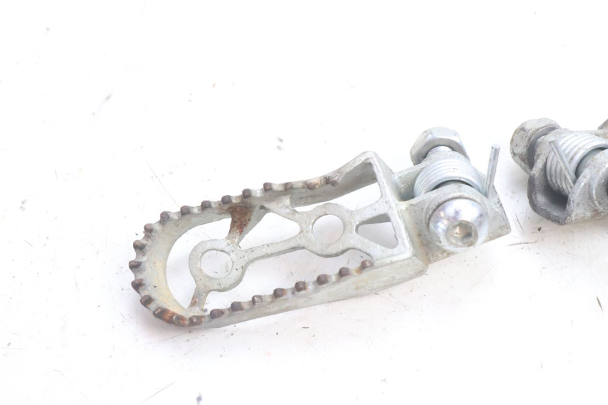 photo de PAIR FRONT FOOTREST RIEJU MRT PRO SUPERMOTARD 50 (2007 - 2018) - Technical close-up