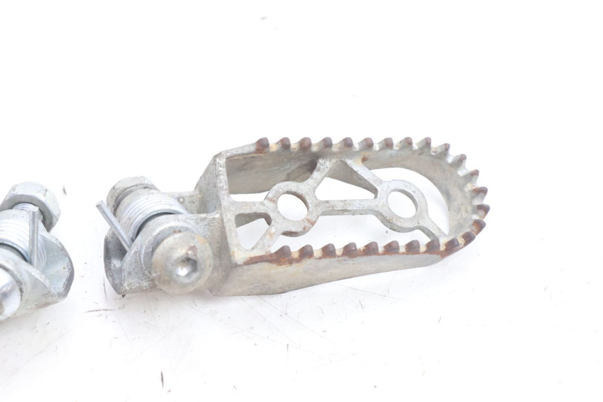 photo de PAIR FRONT FOOTREST RIEJU MRT PRO SUPERMOTARD 50 (2007 - 2018) - Fixing points details