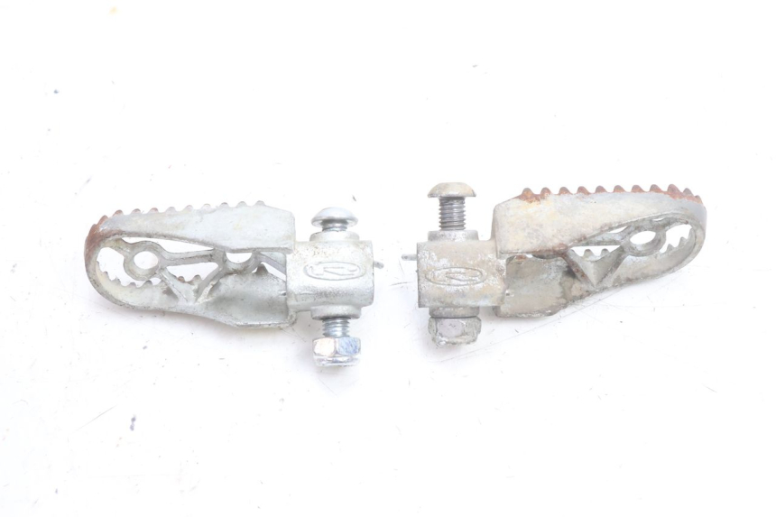 photo de PAIR FRONT FOOTREST RIEJU MRT PRO SUPERMOTARD 50 (2007 - 2018) - Surface and material condition