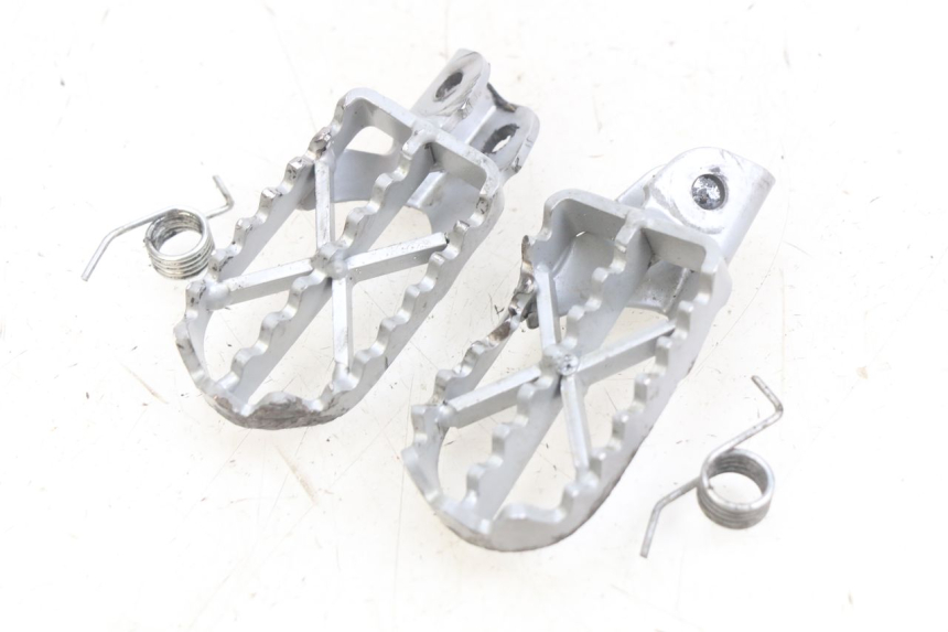photo de PAIR OF FRONT FOOTRESTS YCF R-START 125 - Main view