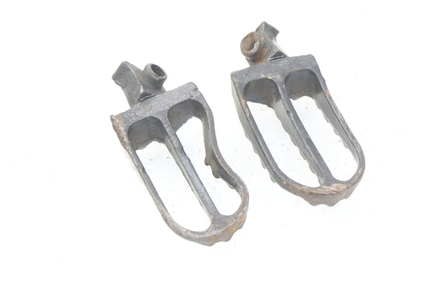 photo de PAIR OF FRONT FOOTRESTS APOLLO RFZ 150 - Component detail
