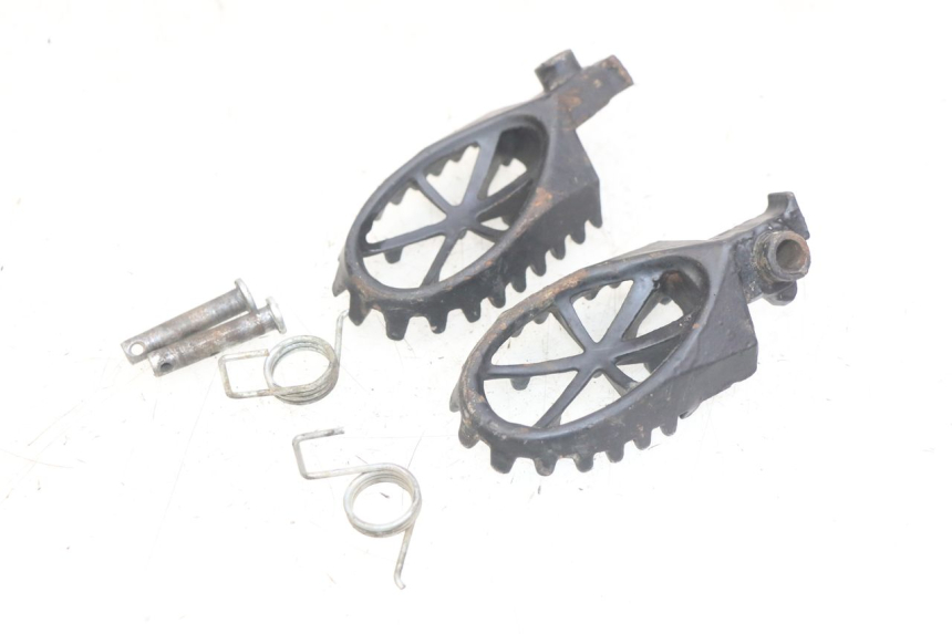 photo de PAIR OF FRONT FOOTRESTS APOLLO RFZ 150 - Zoom on usage condition