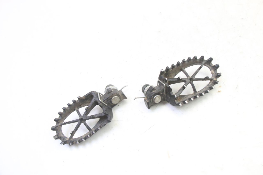 photo de PAIR OF FRONT FOOTRESTS APOLLO RFZ 150 - Main view