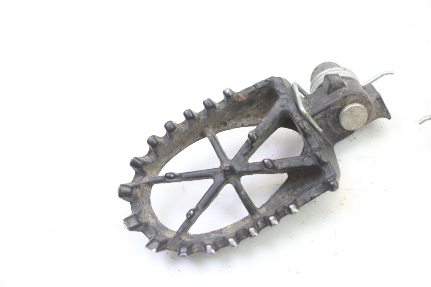 photo de PAIR OF FRONT FOOTRESTS APOLLO RFZ 150 - Component detail