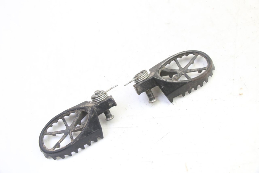 photo de PAIR OF FRONT FOOTRESTS APOLLO RFZ 150 - Technical close-up