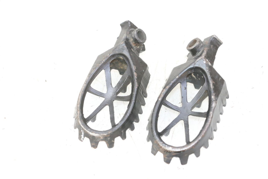 photo de PAIR OF FRONT FOOTRESTS APOLLO RFZ 125 - Zoom on usage condition