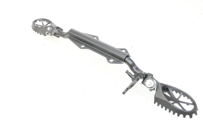 photo de PAIR OF FRONT FOOTRESTS APOLLO RFZ 125 - Zoom on usage condition