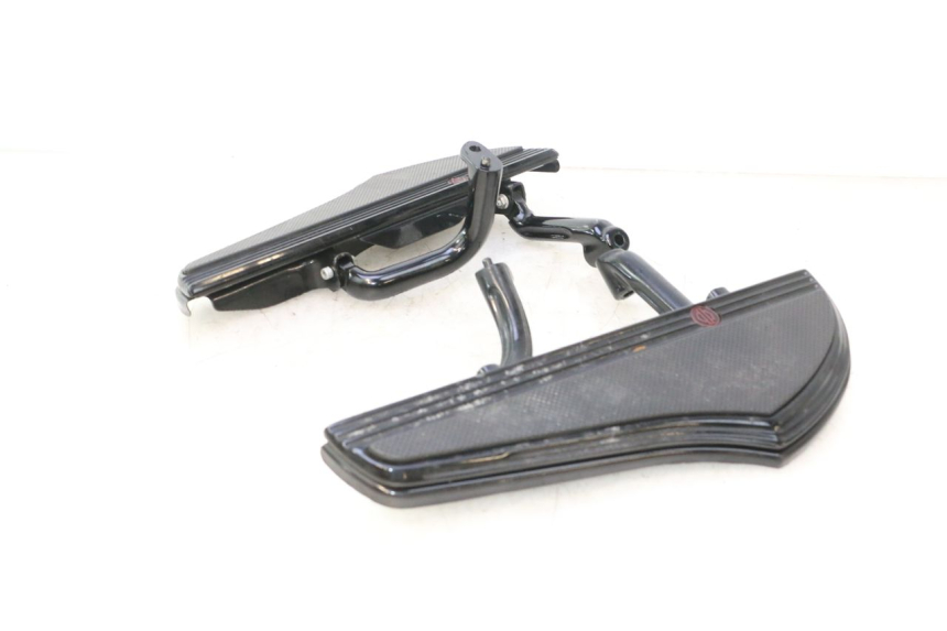 photo de PAIR FRONT FOOTREST HARLEY DAVIDSON ROAD GLIDE FLTRXSE 1920 (2018 - 2022) - Additional view of the item