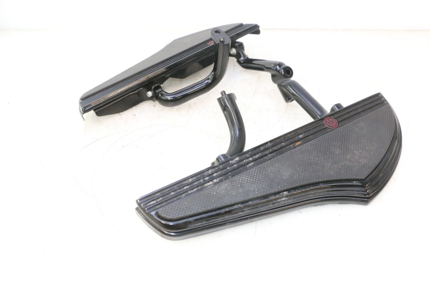 photo de PAIR FRONT FOOTREST HARLEY DAVIDSON ROAD GLIDE FLTRXSE 1920 (2018 - 2022) - Surface and material condition