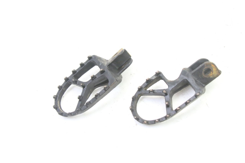 photo de PAIR OF FRONT FOOTRESTS APOLLO RXF 125 - Component detail