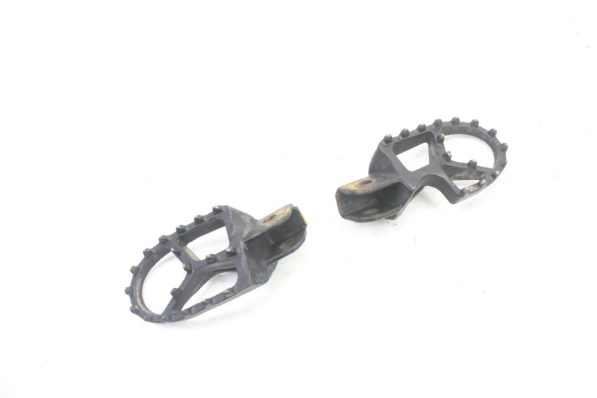 photo de PAIR OF FRONT FOOTRESTS APOLLO RXF 125 - Zoom on usage condition