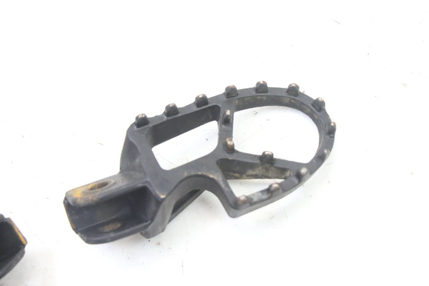 photo de PAIR OF FRONT FOOTRESTS APOLLO RXF 125 - Technical close-up