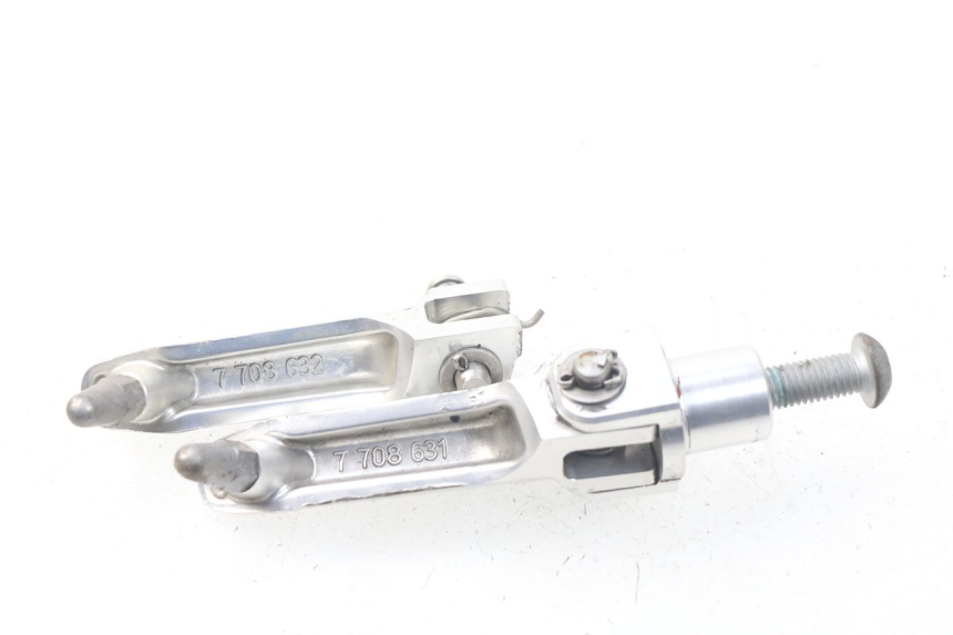 photo de PAIR FRONT FOOTREST BMW S RR ABS S1000RR 1000 (2009 - 2011) - Component detail