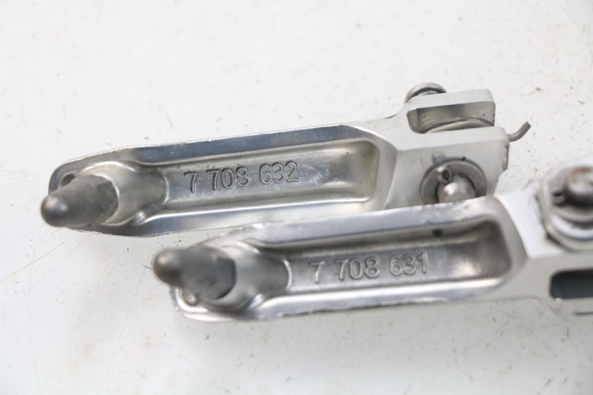 photo de PAIR FRONT FOOTREST BMW S RR ABS S1000RR 1000 (2009 - 2011) - Alternative perspective