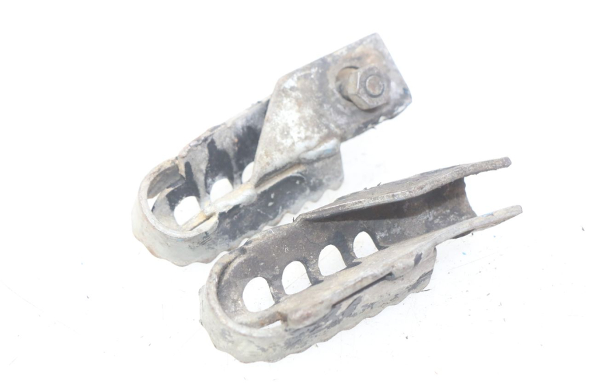 photo de PAIR OF FRONT FOOTRESTS DERBI SENDA 50 (2003 - 2005) - Alternative perspective