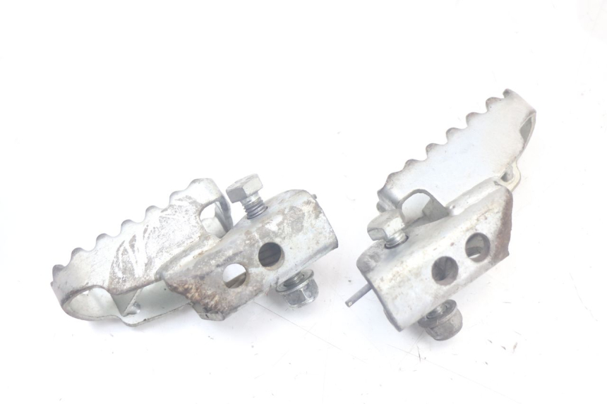 photo de PAIR FRONT FOOTREST SHERCO SM-R 50 (2013 - 2017) - Zoom on usage condition