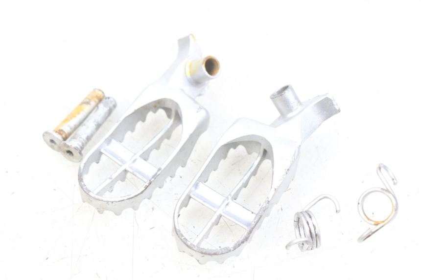 photo de PAIR OF FRONT FOOTRESTS GAS-GAS SM ROOKIE 50 (2001 - 2005) - Alternative perspective