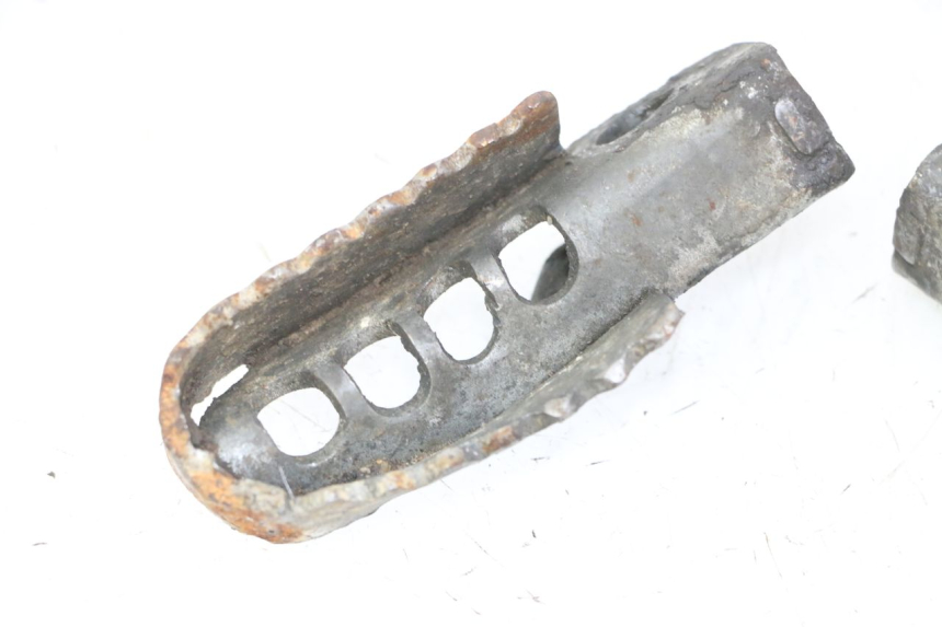 photo de PAIR OF FRONT FOOTRESTS GILERA SMT SUPERMOTARD 50 (2009 - 2017) - Surface and material condition