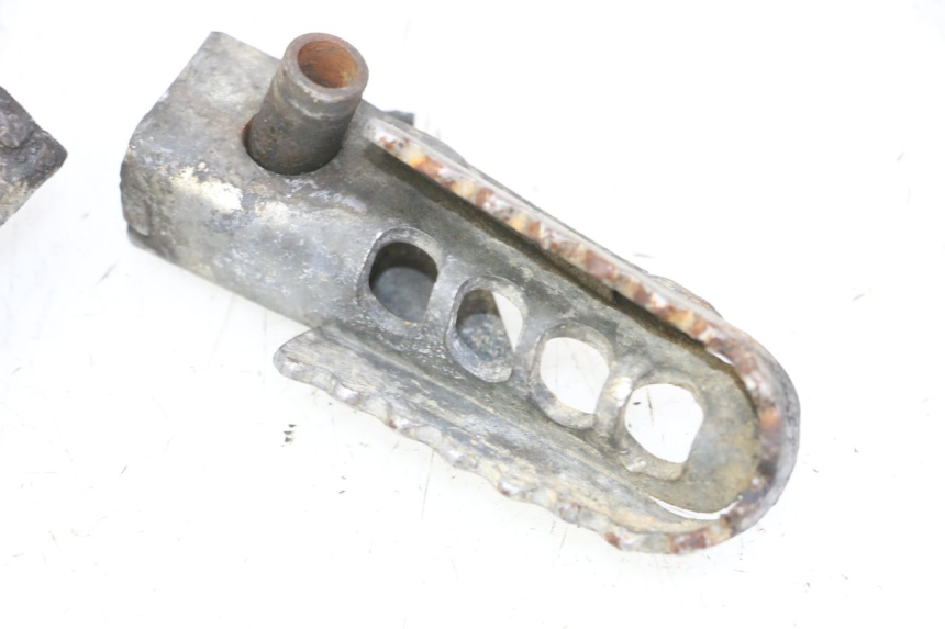 photo de PAIR OF FRONT FOOTRESTS GILERA SMT SUPERMOTARD 50 (2009 - 2017) - Checked used part